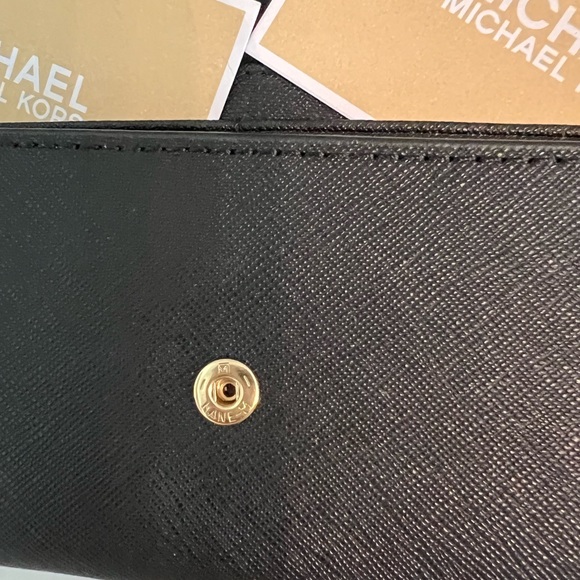 Michael Kors  Envelope Leather Wallet - Picture 5 of 10